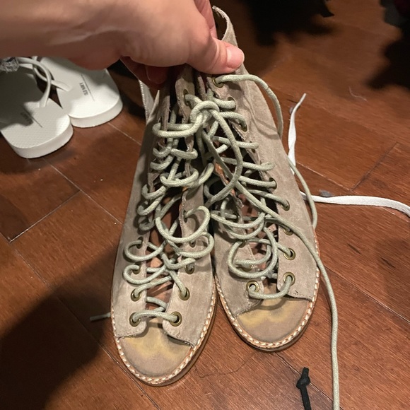 Jeffrey Campbell tie up Booties sz 6 Taupe greyish brown chunky heel - Picture 2 of 5